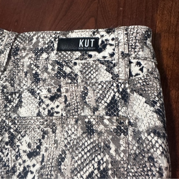 Kut from the Kloth Gidget High Rise Snake Print Cut Off Shorts Women’s Size 0 - Picture 12 of 16